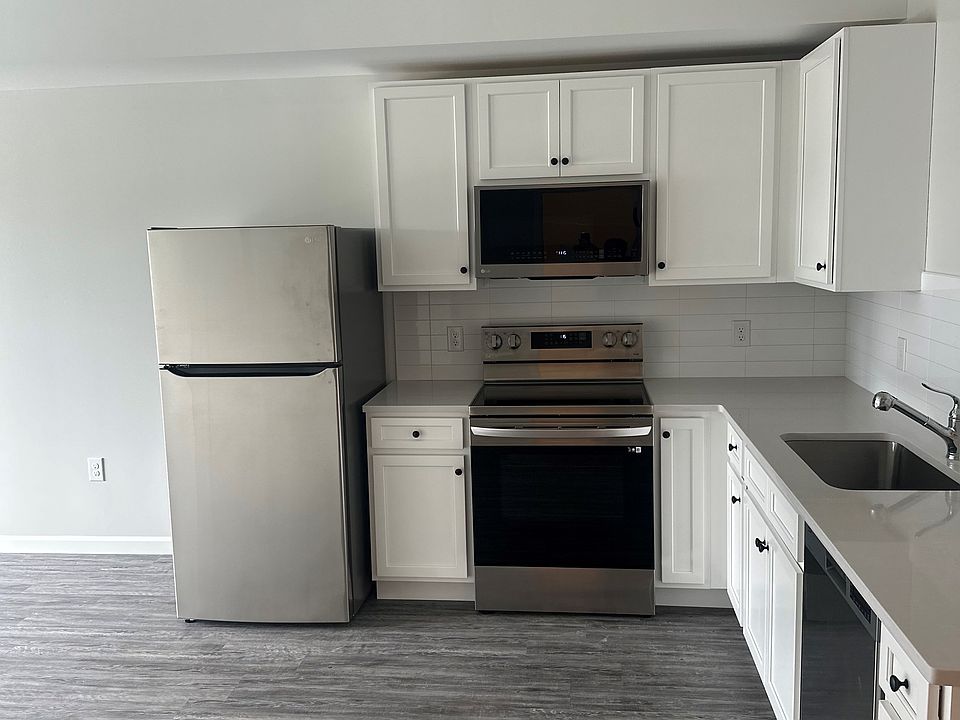 1st image of 135 Waterman Ave #23