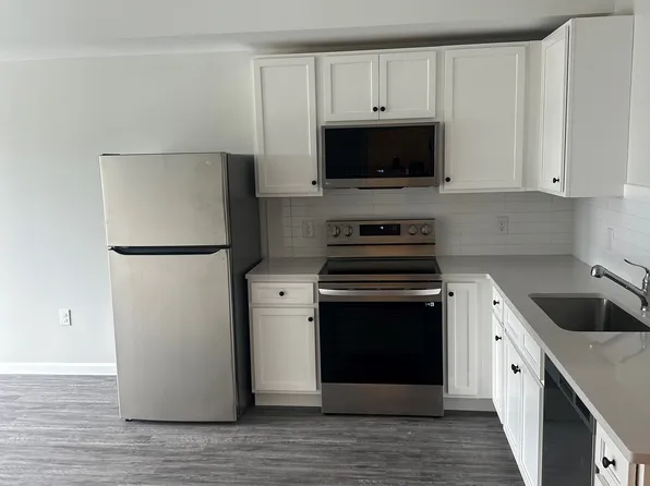 135 Waterman Ave #23, East Providence, RI 02914