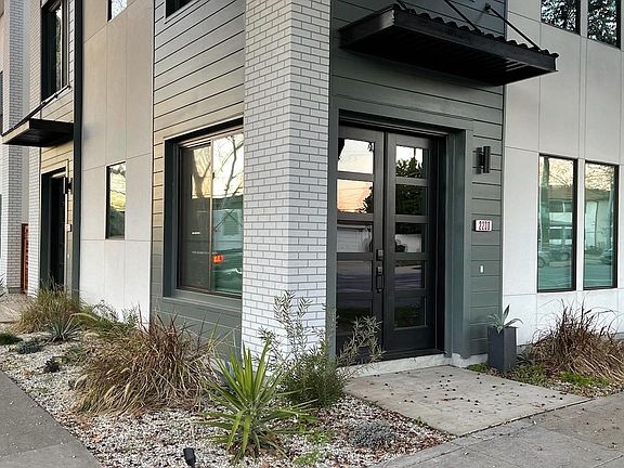 2nd image of 1431 W St #2