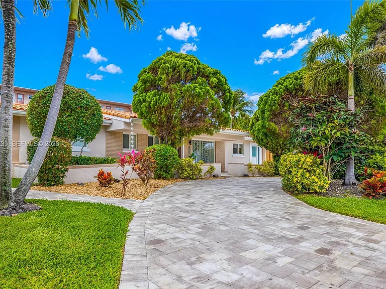1960 Coral Reef Dr — Photo 48