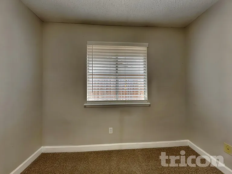 16126 Barbarossa Dr — Photo 11