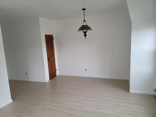 Rented by 18 REALTY | media 15
