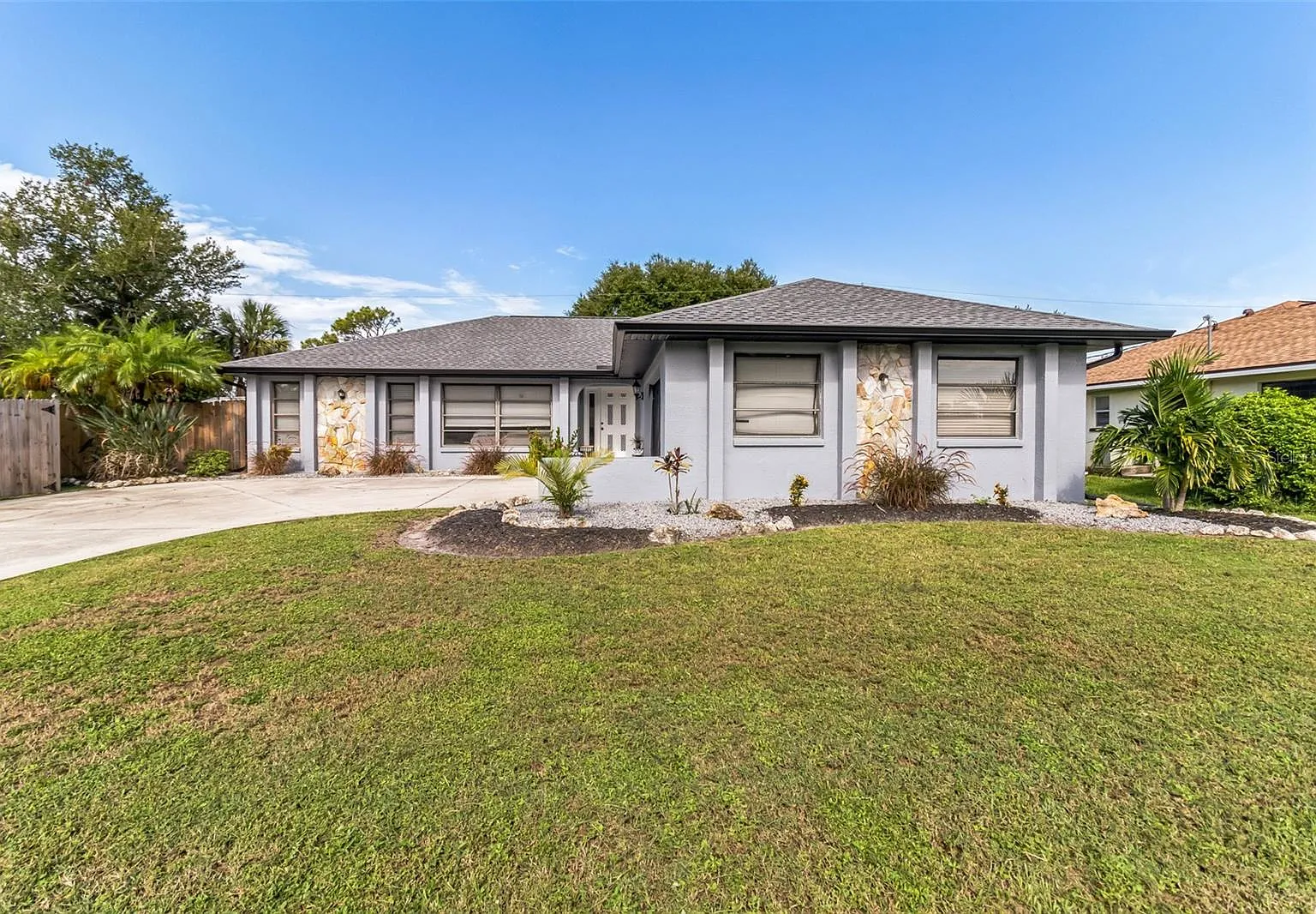 3 bed, 2.0 bath, 1416 sqft, $2,700 — Photo 1