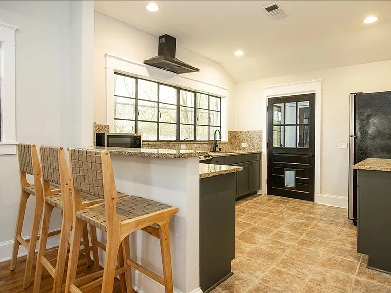 678 Vernon Ave SE — Photo 12