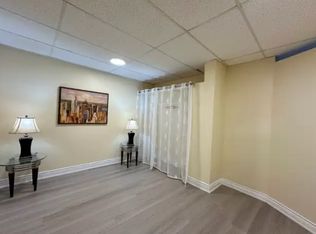 797 Lakeshore Rd E UNIT 3, Mississauga, ON L5E 1C8