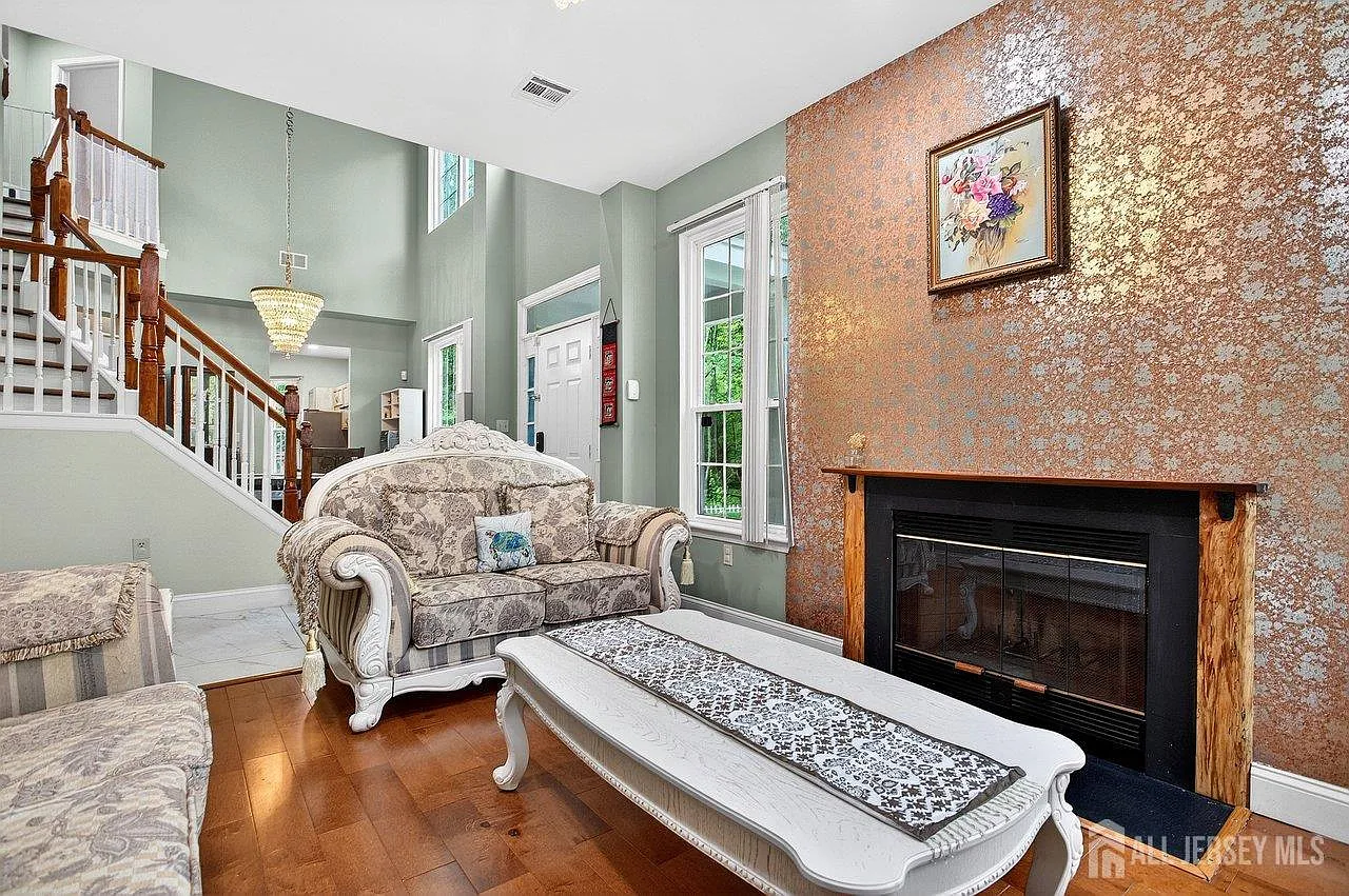 3 bed, 2.5 bath, 2010 sqft, $3,950 — Photo 4