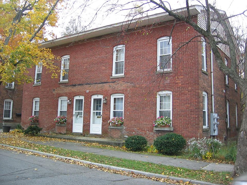 2nd image of 10 Holmes St APT 1B