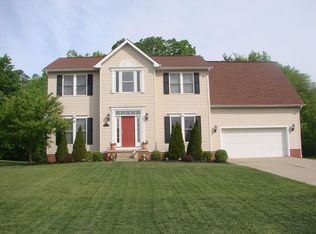 23 Carriage Ln, Grove City, PA