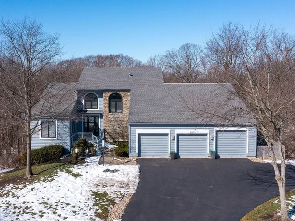 9883 Fawnrun Ct, Cincinnati, OH 45241