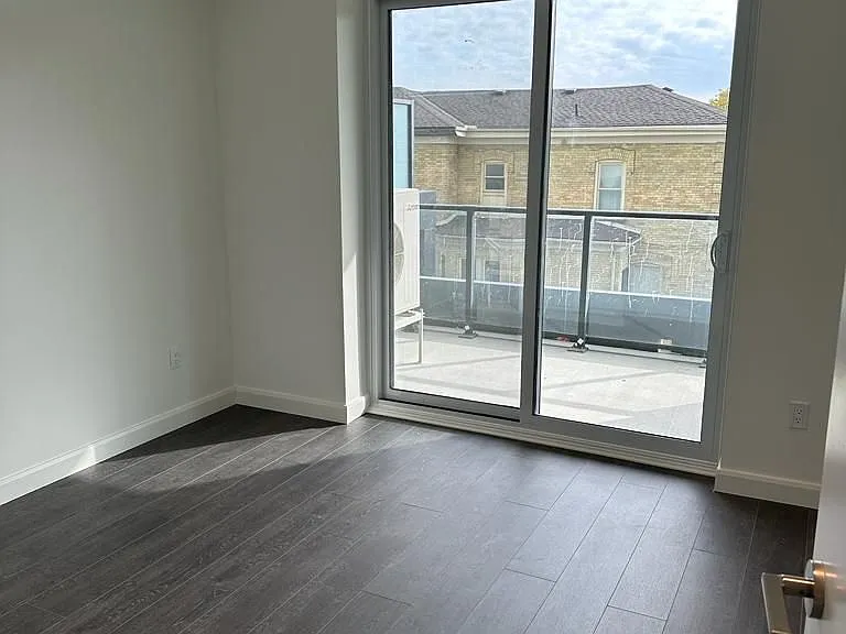741 King St W #308 — Photo 6