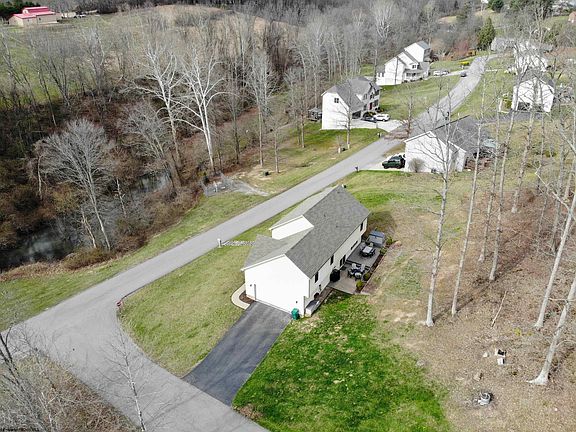 4th image of 26 Pepperbush Ln