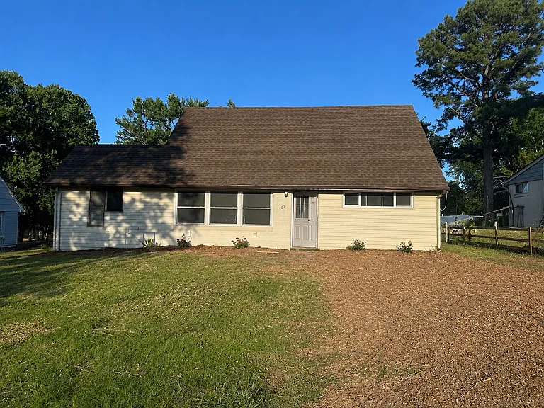 1303 Barnard Dr — Photo 1