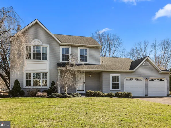 3 Geranium Ct, Newtown, PA 18940