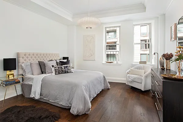 Sold by Douglas Elliman | media 18