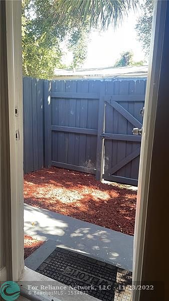 1st image of 732 SE 15th St APT 3