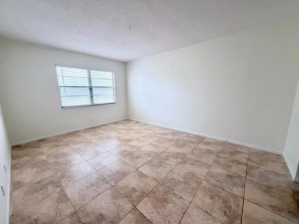 1110 SW 125th Avenue #208M, Pembroke Pines, FL 33027