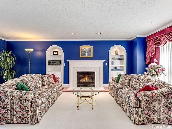 4th image of 2388 NE Lindsey Dr