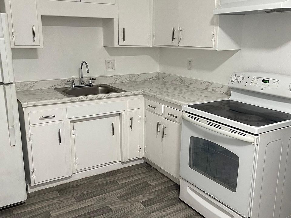 1st image of 3228 Williamsburg Dr #1