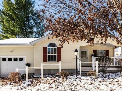 80 Ledgewood Way, Manchester, NH, 03104