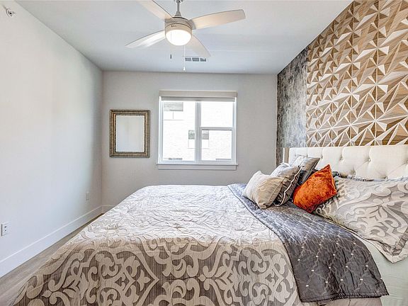 5th image of 1701 Simond Ave Unit 301
