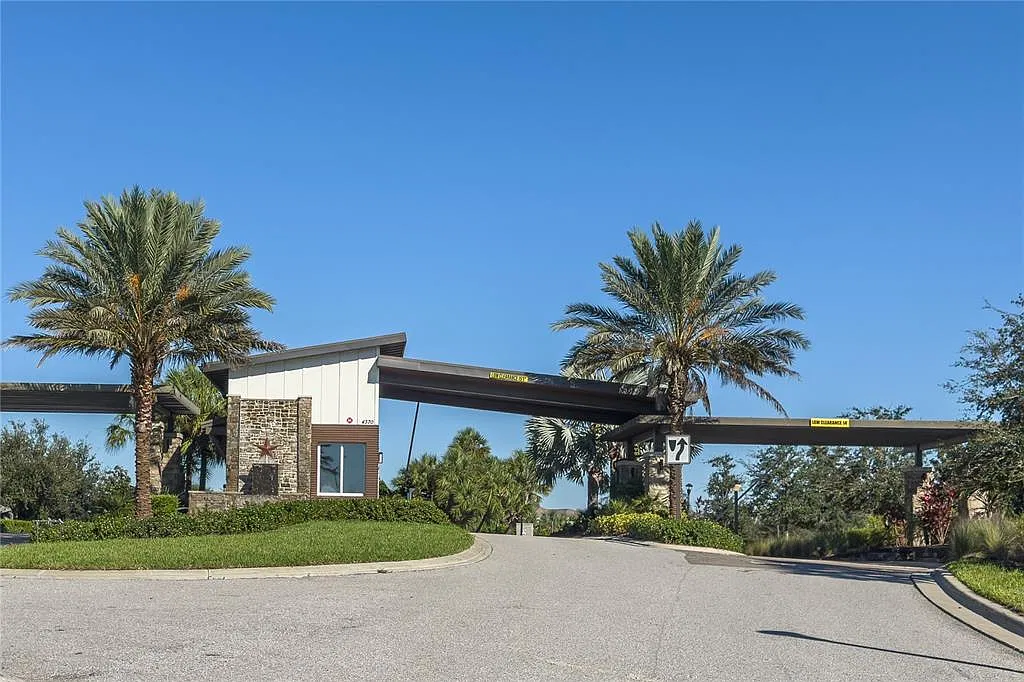 3 bed, 2.0 bath, 1569 sqft, $3,000 — Photo 4