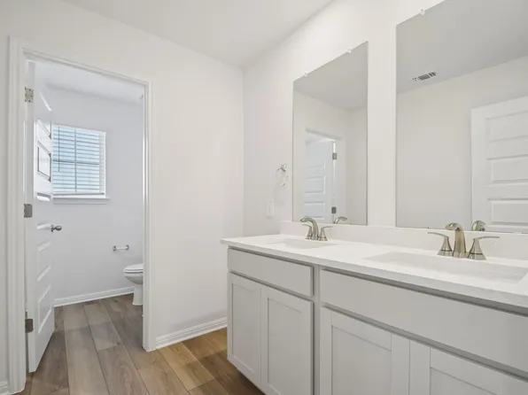 202 Coopers Hawk Crst, Cedar Creek, TX 78612