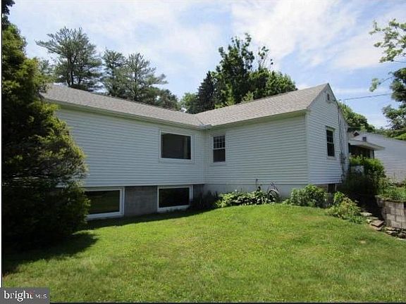 4th image of 537 Kemmerer Rd