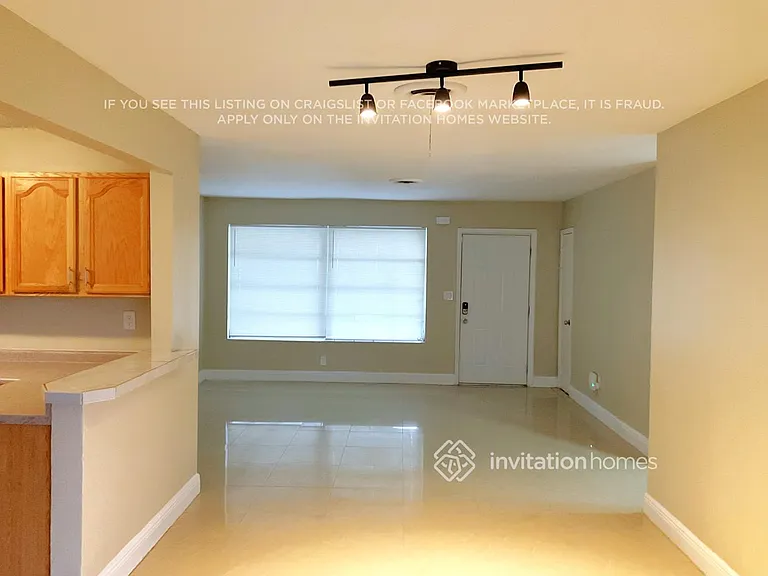 5560 SW 7th Ct — Photo 4