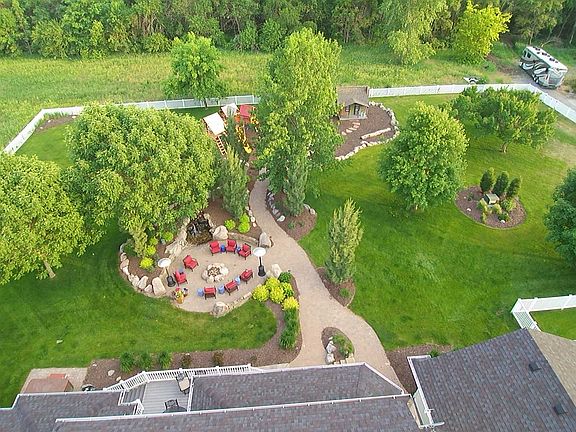 3rd image of 901 Kelland Dr