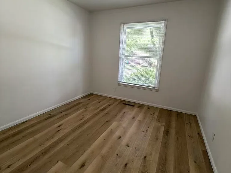 1239 E Carleton St — Photo 15