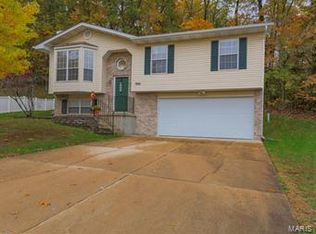 900 Falcon Dr, Imperial, MO 63052