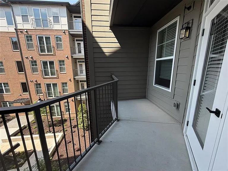 District on the Etowah Apartments — Photo 1058