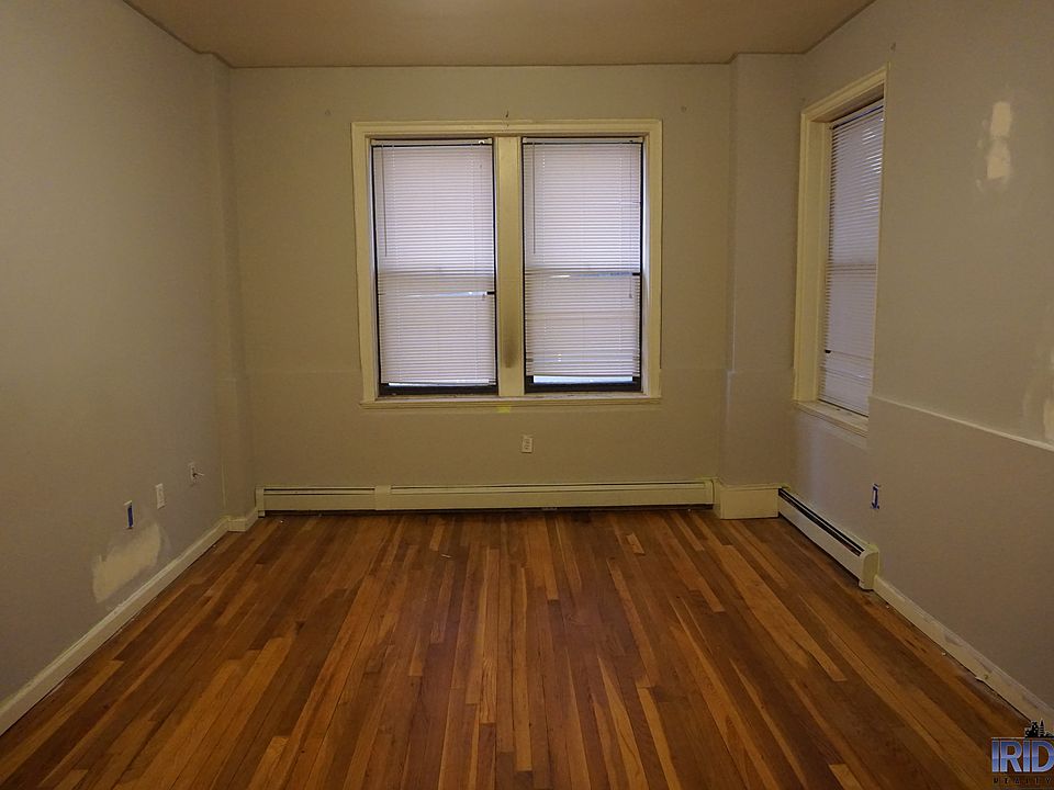 2nd image of 150 S Harrison St #1D