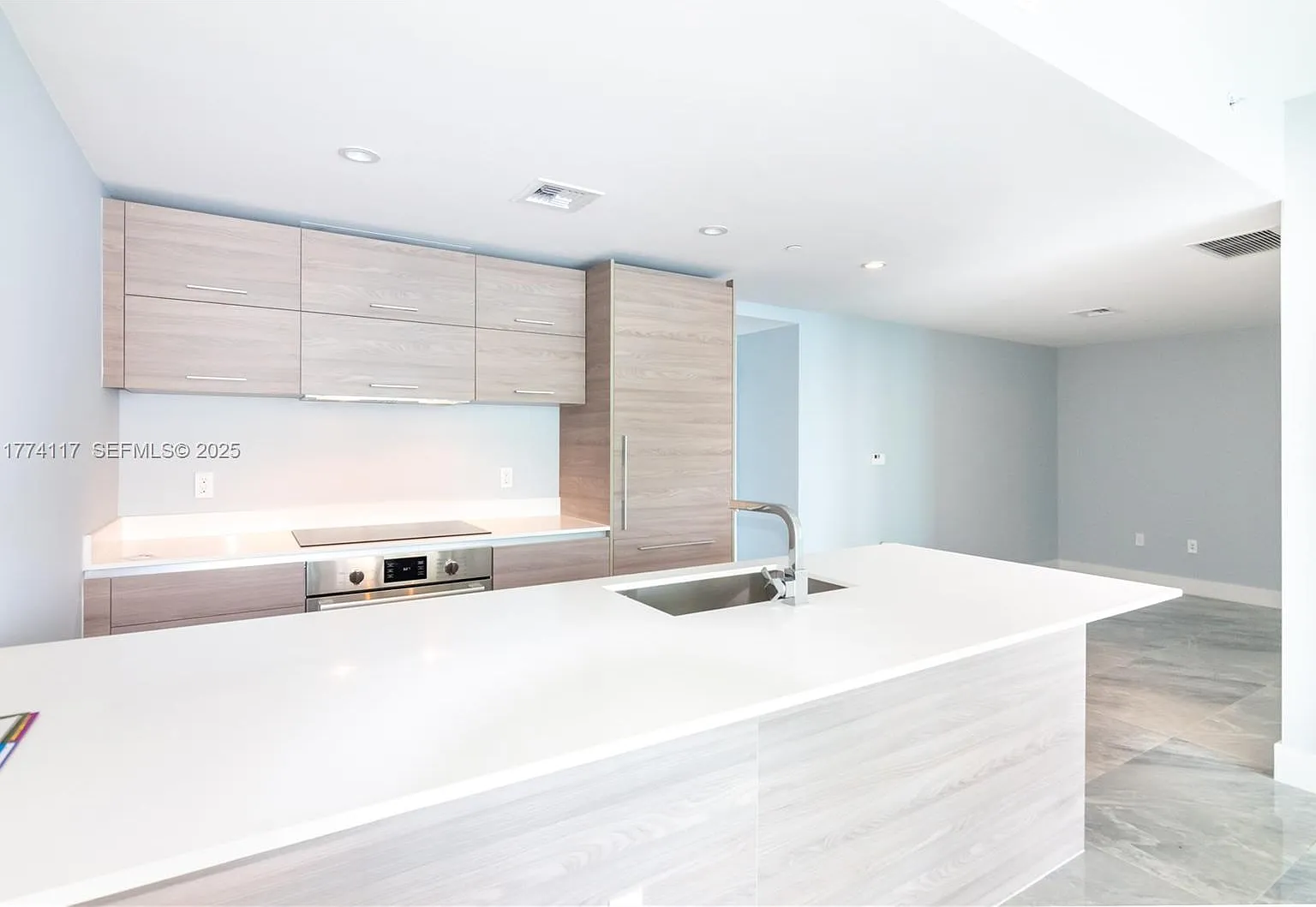 2 bed, 1088 sqft, $6,200 — Photo 2