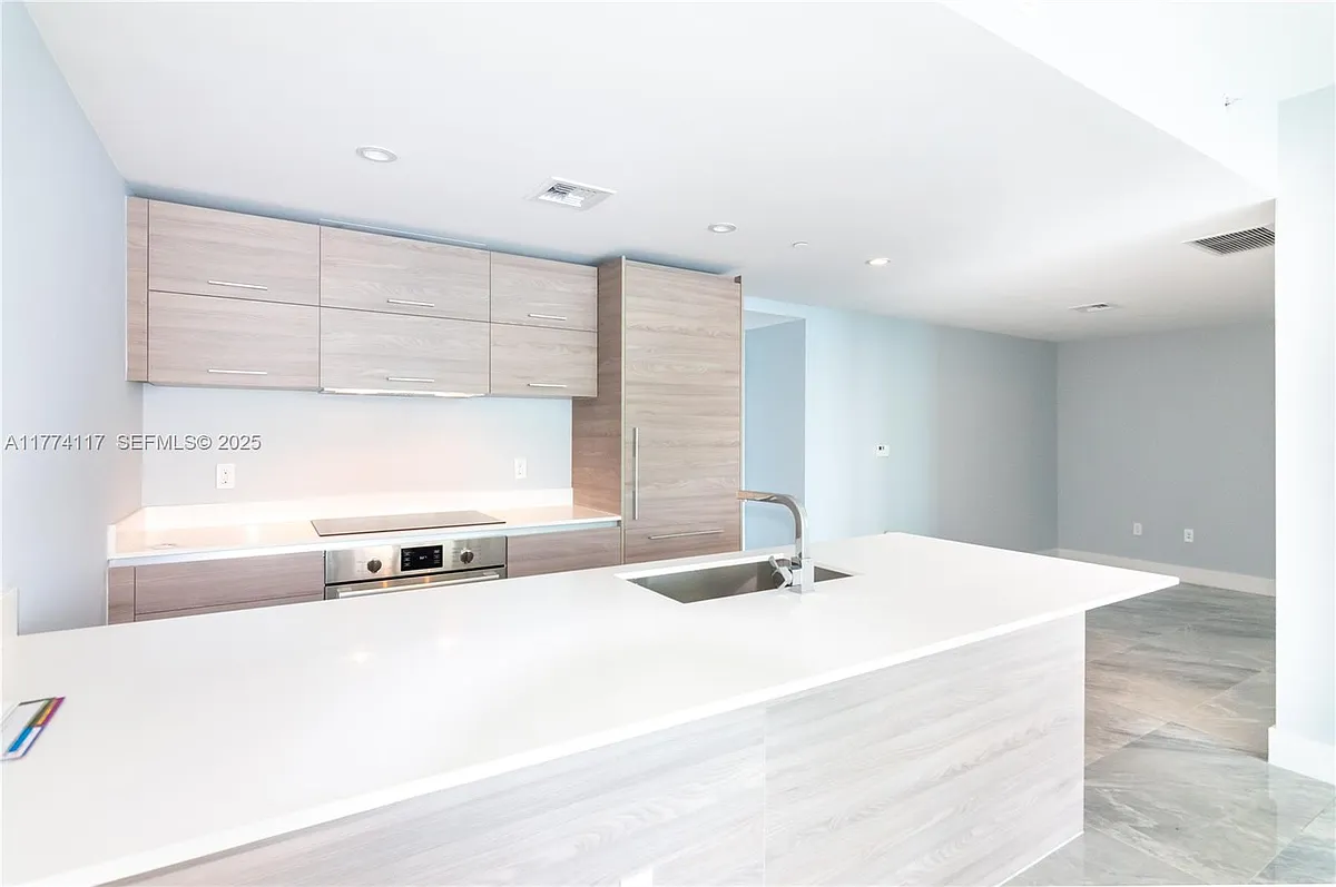 Building Photo - 1300 S Miami Ave #1302