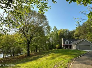 444 Chapman Village Ln, La Follette, TN 37766