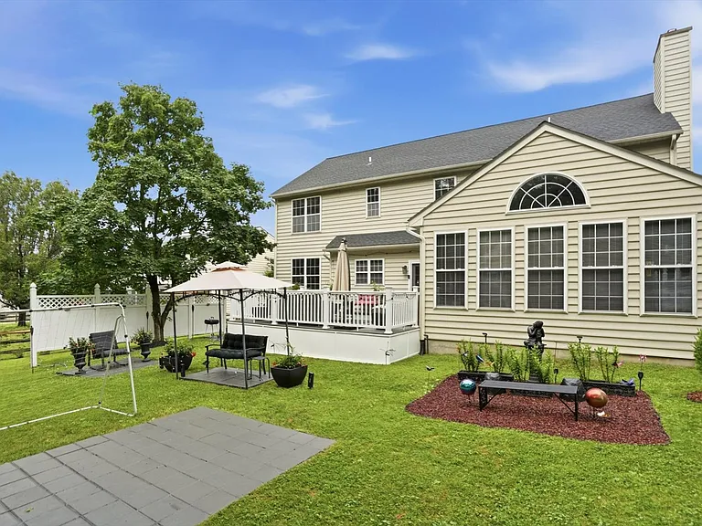 10 Graveswood Ct — Photo 34