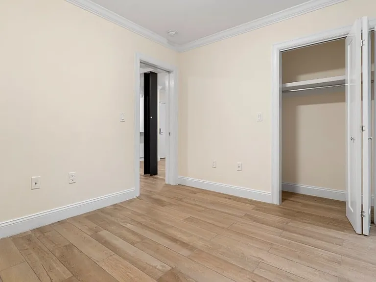 210 E 22nd St #GLB — Photo 6