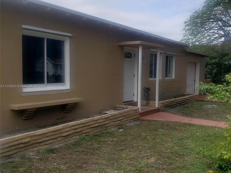 1st image of 1140 NE 130th St