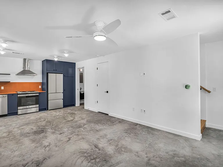 2403 Wilson St — Photo 16