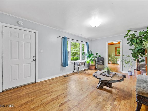 5th image of 4515 Pinecrest Dr