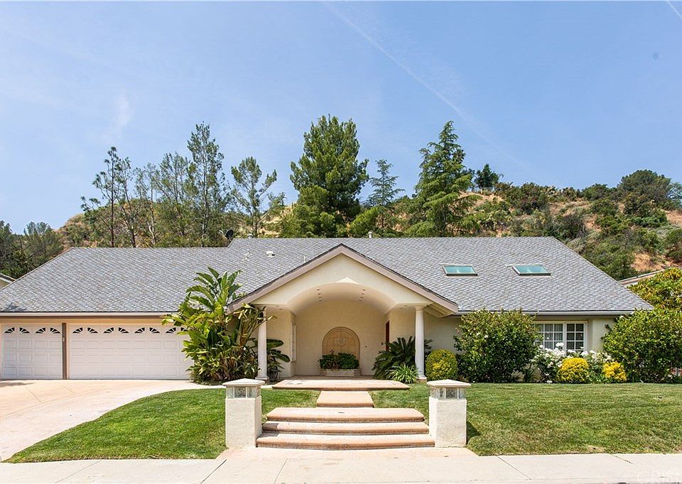 1st image of 3725 Gleneagles Dr
