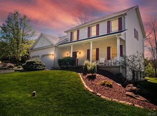 25 Midland Dr, Easton, PA 18045