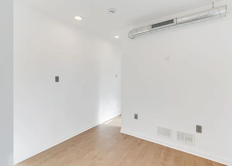 308 W Queen Ln #A06 — Photo 13