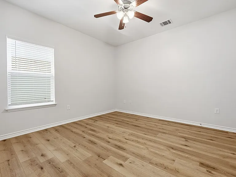 124 Lavaca Cir — Photo 23