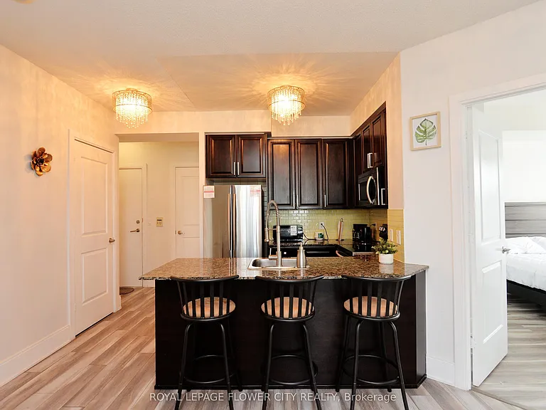 330 Burnhamthorpe Rd W #1902 — Photo 12