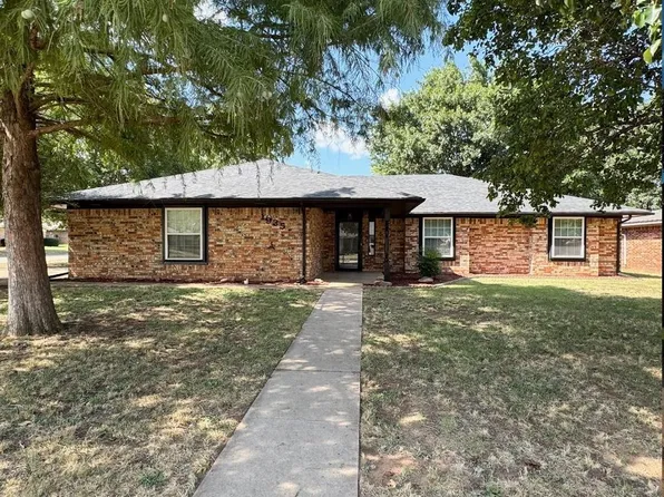 1935 Green Briar Cir, Duncan, OK 73533