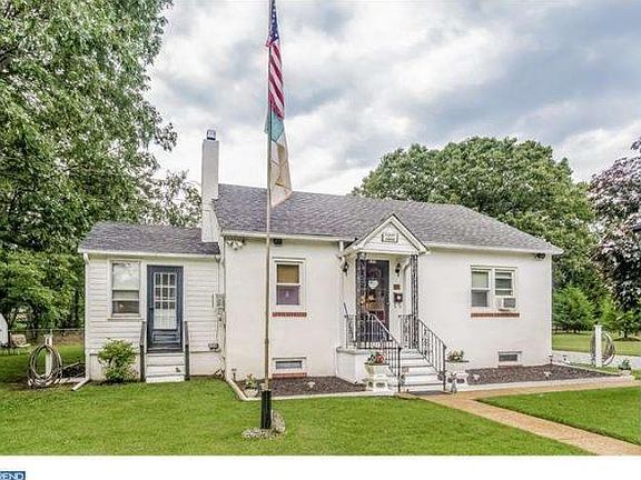 2nd image of 829 Hickory Ave