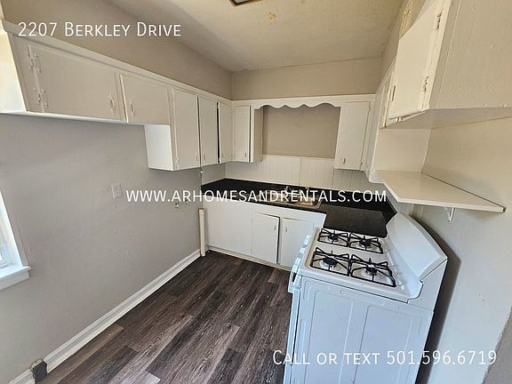 3rd image of 2207 N Berkley Dr