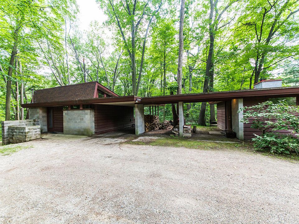 2nd image of 715 Red Cedar Rd